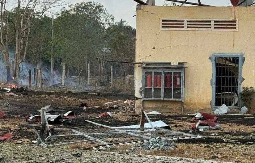 Hiện trường vụ nổ tại căn cứ qu&acirc;n sự ở tỉnh Kampong Speu, Campuchia. Ảnh: Kiripost