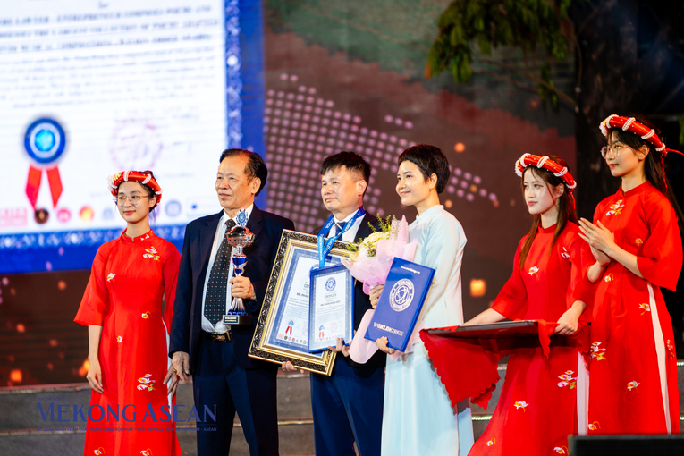 KCN Nam Cầu Kiền nhận c&aacute;c chứng nhận kỷ lục. Ảnh: Qu&aacute;ch Sơn - 555win Login.