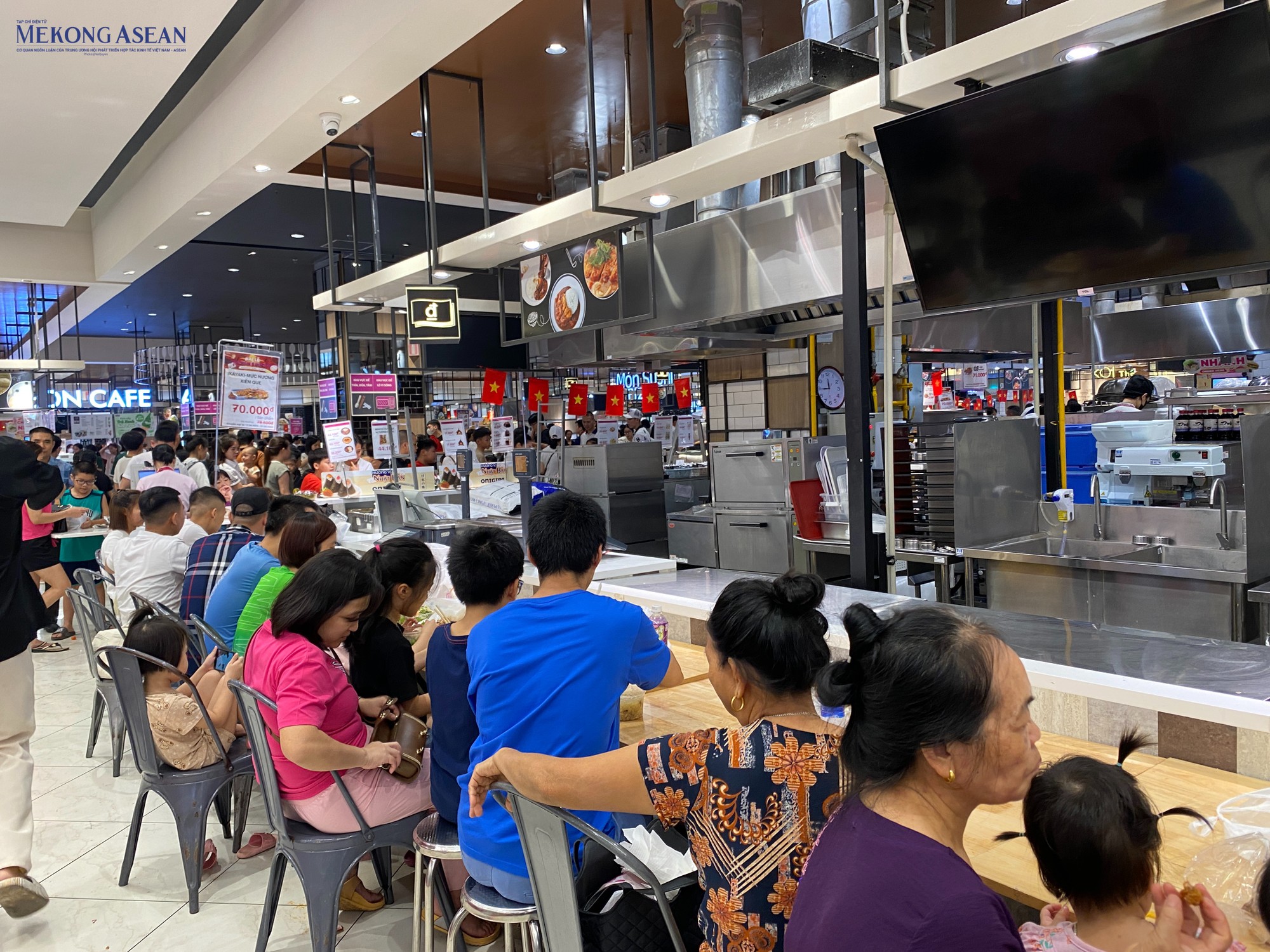 Nghỉ lễ 30/4-1/5, người dân đổ xô vào siêu thị, trung tâm 555win phien bạn Chính Thức