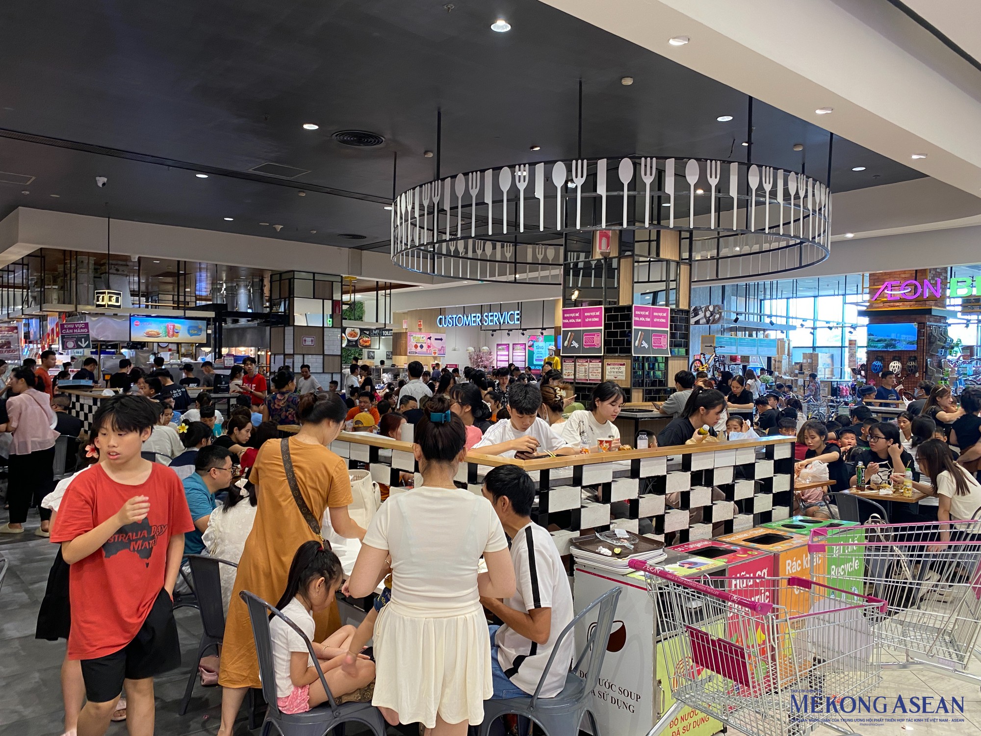 Nghỉ lễ 30/4-1/5, người dân đổ xô vào siêu thị, trung tâm 555win phien bạn Chính Thức