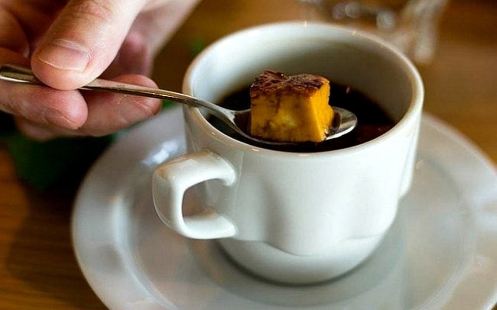 Kaffeost - c&agrave; ph&ecirc; d&ugrave;ng với ph&ocirc; mai của người Thụy Điển. Ảnh: The Telegraph