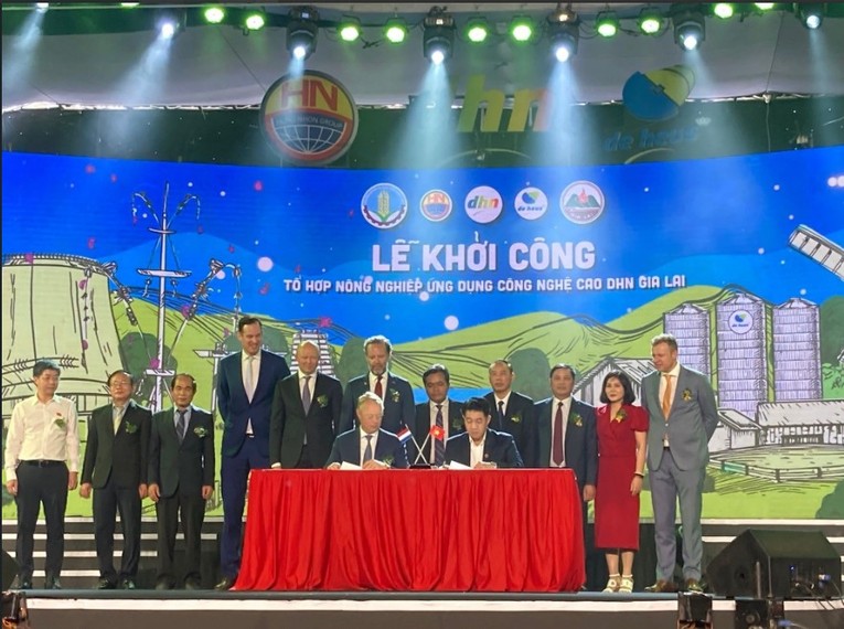 De Heus Việt Nam và Tập đoàn Hùng Nhơn ký Biên bản ghi nhớ phát triển các dự án chăn nuôi và sản xuất thức ăn chăn nuôi De Heus Việt Nam và Tập đoàn Hùng Nhơn ký Biên bản ghi nhớ phát triển các dự án chăn nuôi và sản xuất thức ăn chăn nuôi