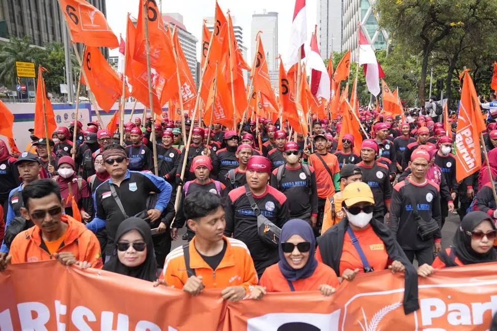 Người biểu t&igrave;nh tại thủ đ&ocirc; Jakarta của Indonesia ng&agrave;y 1/5/2023. Ảnh: AP