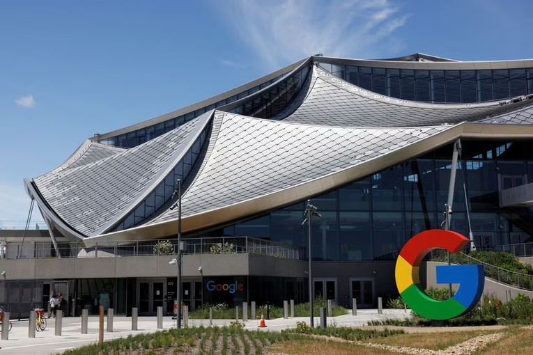 T&ograve;a nh&agrave; BV100 tại Khu&ocirc;n vi&ecirc;n Bay View mới của Google ở Mountain View, California, Mỹ. Ảnh: Reuters