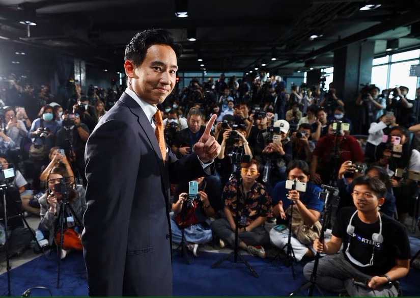&Ocirc;ng Pita Limjaroenrat, l&atilde;nh đạo của đảng Move Forward (Tiến l&ecirc;n). Ảnh: Reuters