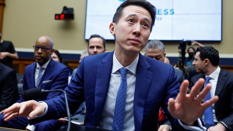CEO Tik Tok Shou Zi Chew xuất hiện tại phi&ecirc;n điều trần của của Ủy ban 555win phien bạn Chính Thức v&agrave; Năng lượng Hạ viện Mỹ ng&agrave;y 23/3. Ảnh: Reuters