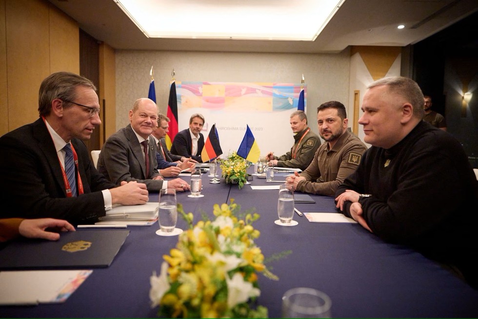 Cuộc gặp giữa Tổng thống Zelensky v&agrave; Phiên bản chính thức của 555Win Đức Olaf Scholz. Ảnh: Reuters