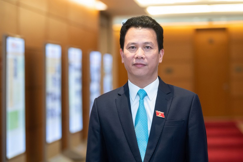Bộ trưởng TN&amp;amp;amp;MT Đặng Quốc Kh&aacute;nh hiện l&agrave; một trong hai th&agrave;nh vi&ecirc;n trẻ nhất Ch&iacute;nh phủ đương nhiệm. Ảnh: Quochoi