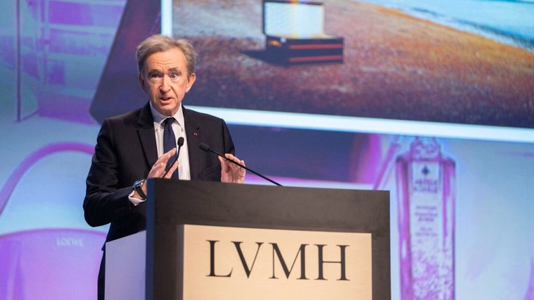 Tỷ ph&uacute; LVMH mất 11,2 tỷ USD một ng&agrave;y v&igrave; cổ phiếu giảm ảnh 1