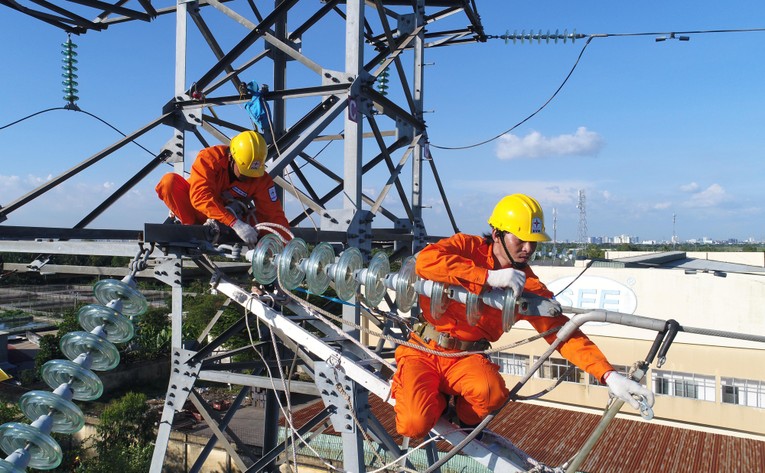 EVN nói gì về giá điện?
