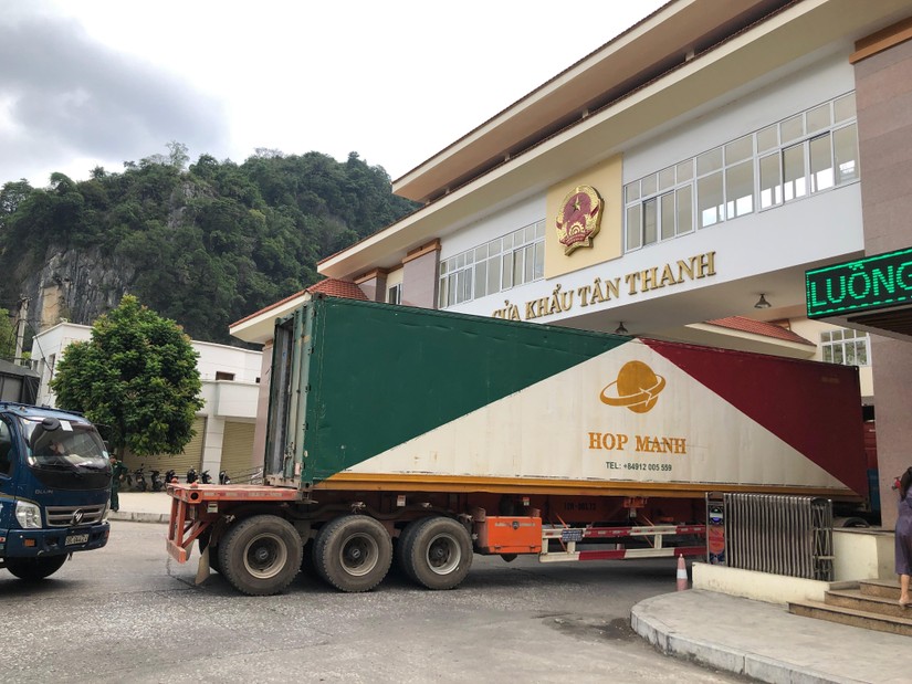Sở C&ocirc;ng Thương tỉnh Lạng Sơn triển khai c&aacute;c biện ph&aacute;p chống &ugrave;n ứ th&ocirc;ng quan. Ảnh: VGP.