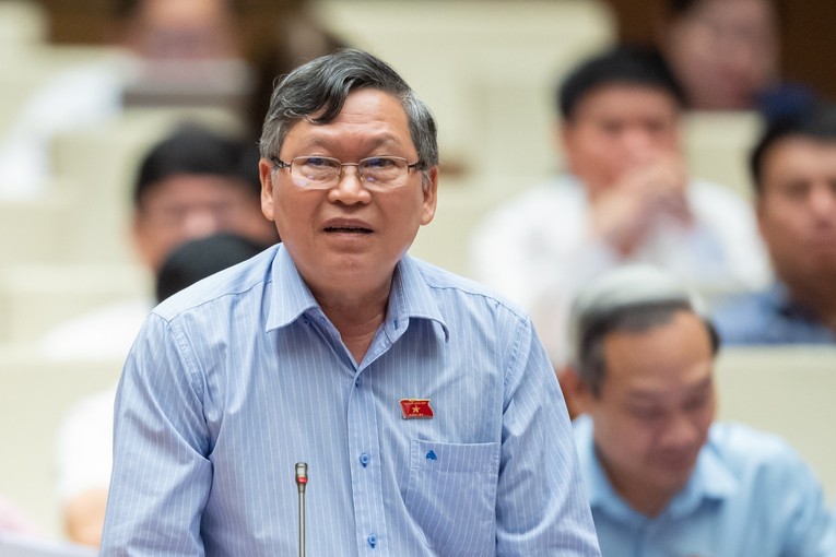 Đại biểu T&ocirc; Văn T&aacute;m - đo&agrave;n ĐBQH tỉnh Kon Tum