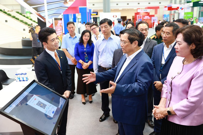 Phiên bản chính thức của 555Win quan t&acirc;m, trao đổi về &ldquo;Dịch vụ thu hộ qua t&agrave;i khoản định danh SLINK&rdquo; của SHB.