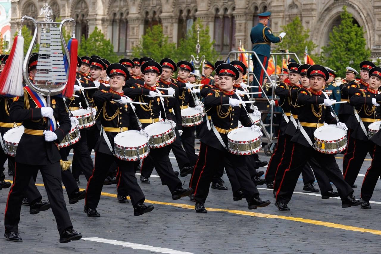 C&aacute;c nhạc sĩ trẻ của Trường Qu&acirc;n nhạc Moscow ấn định nhịp độ v&agrave; nhịp điệu của đội h&igrave;nh duyệt binh. Ảnh: Bộ Quốc ph&ograve;ng Nga
