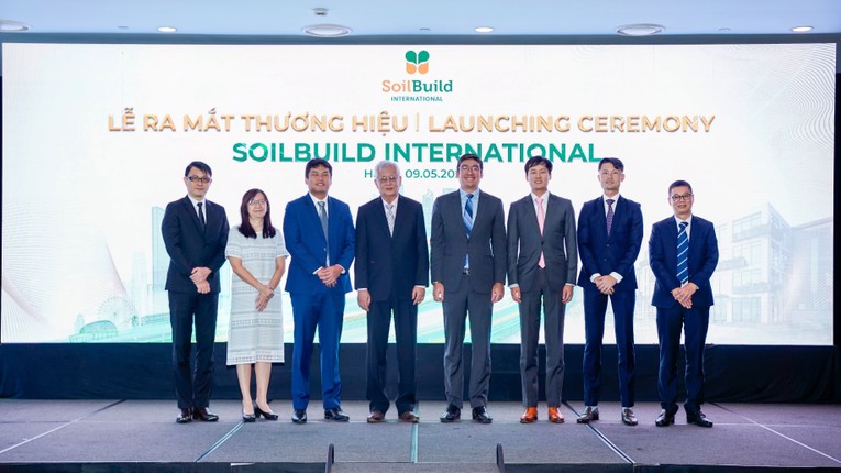 C&aacute;c đại diện tham dự Lễ ra mắt thương hiệu Soilbuild International