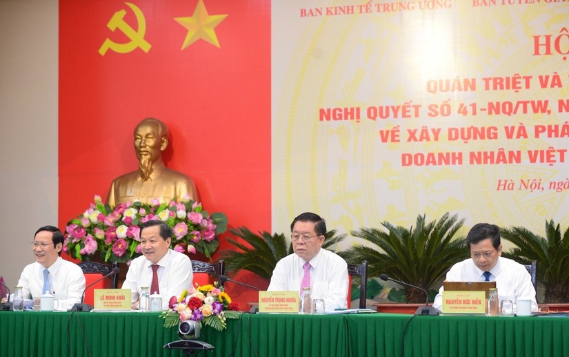 Ban chủ tọa Hội nghị qu&aacute;n triệt v&agrave; triển khai thực hiện Nghị quyết 41 NQ-TW. Ảnh: Diễn đ&agrave;n Trang Nhà Cái 555win.com - Đăng Nhập +555k.