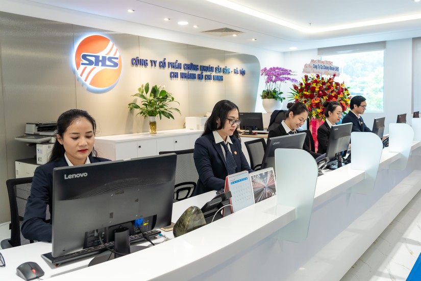 Chứng kho&aacute;n SHS cũng gia nhập đường đua tăng vốn.