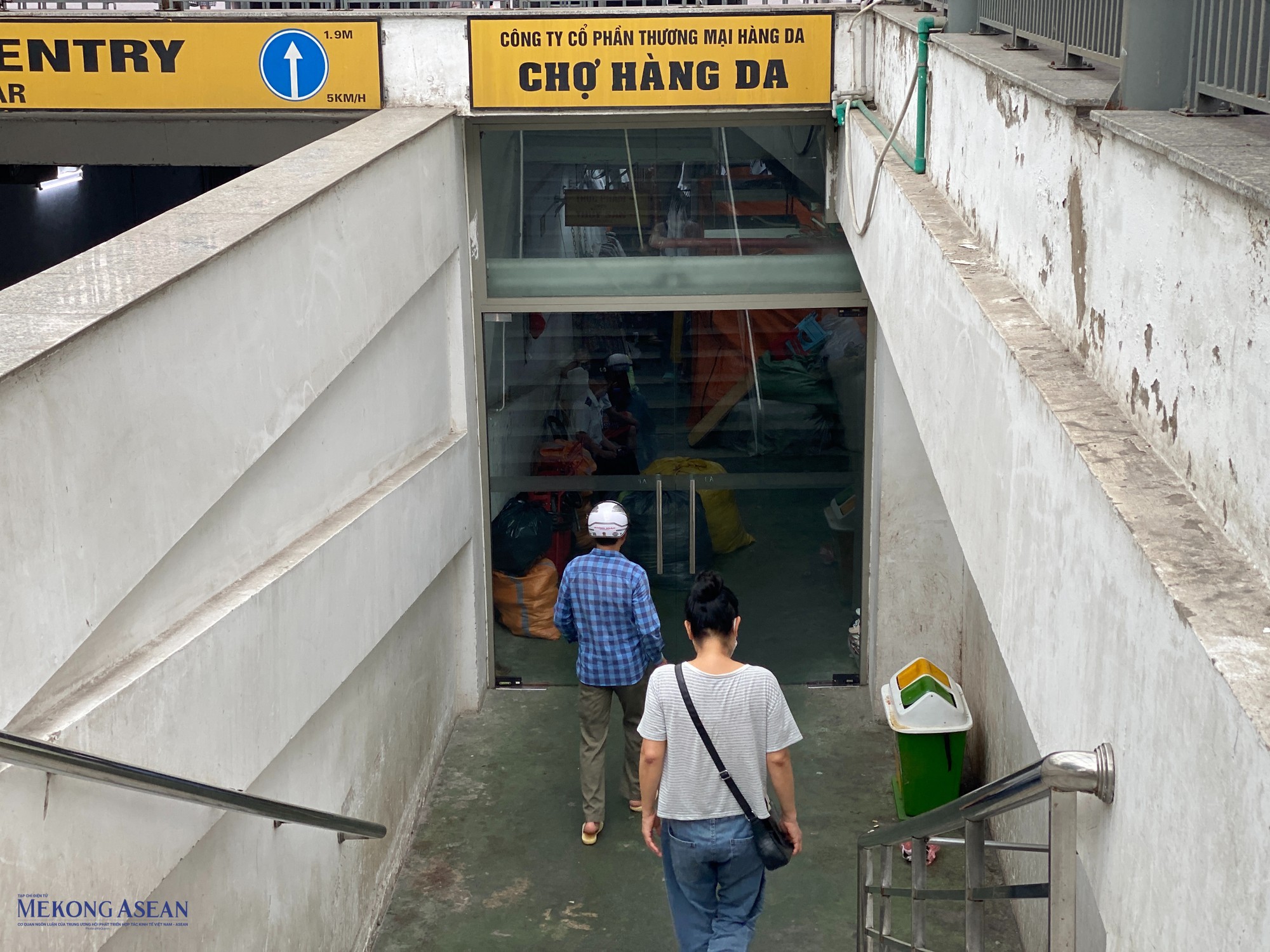 Chợ H&agrave;ng Da c&oacute; tổng diện t&iacute;ch 3.700m2, c&oacute; 5 tầng nổi v&agrave; 2 tầng hầm nhưng số lượng kh&aacute;ch đến chợ chỉ đếm tr&ecirc;n đầu ng&oacute;n tay. Nhiều hộ 55win.com - Trang Cược Uy Tín Cao Nhất 2025 tại đ&acirc;y đ&atilde; phải treo biển cho thu&ecirc;, trả lại sạp h&agrave;ng vội để chuyển sang ng&agrave;nh nghề kh&aacute;c. Ảnh: H&agrave; Anh/555win Login.