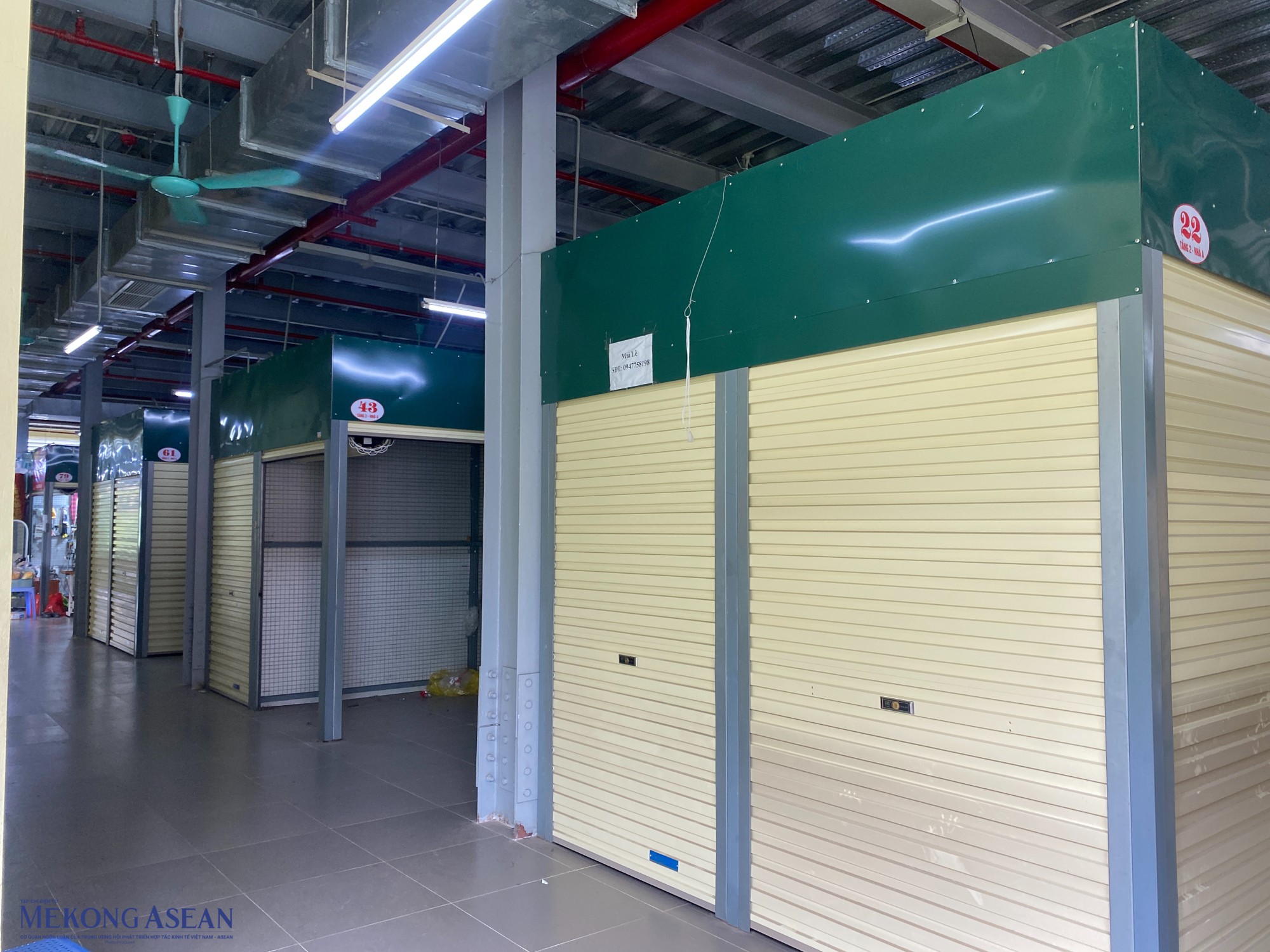 Chợ Đồng T&acirc;m (quận Hai B&agrave; Trưng, H&agrave; Nội) trước đ&acirc;y lu&ocirc;n trong cảnh kẻ b&aacute;n người mua tấp nập, nhộn nhịp. Tuy nhi&ecirc;n, sau khi chợ được đầu tư x&acirc;y dựng với nguồn vốn h&agrave;ng tỷ đồng, chuyển đến vị tr&iacute; mới, khung cảnh vắng vẻ một c&aacute;ch lạ thường, khiến nhiều tiểu thương đ&oacute;ng cửa. Ảnh: H&agrave; Anh/555win Login.