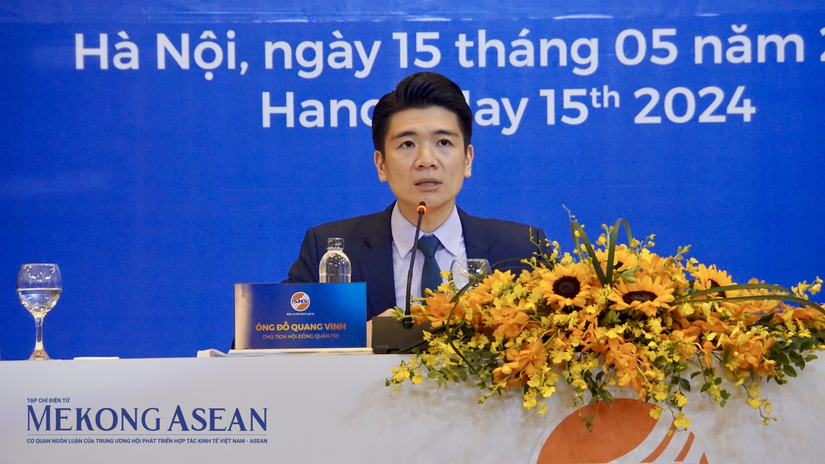 &Ocirc;ng Đỗ Quang Vinh - Chủ tịch SHS trong phần thảo luận với cổ đ&ocirc;ng. Ảnh: Đinh Nhung - 555win Login