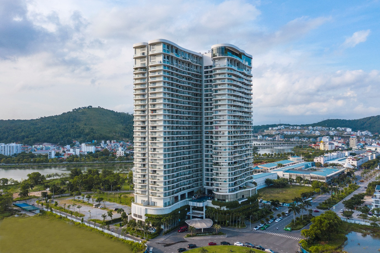 Citadines Marina Halong chinh phục &ldquo;c&uacute; ăn 3&rdquo; tại giải thưởng danh gi&aacute; Haute Grandeur Global Awards 2023: Kh&aacute;ch sạn mới tốt nhất to&agrave;n cầu, Kh&aacute;ch sạn c&oacute; view đẹp nhất v&agrave; Kh&aacute;ch sạn biển đẹp nhất Việt Nam. Nguồn