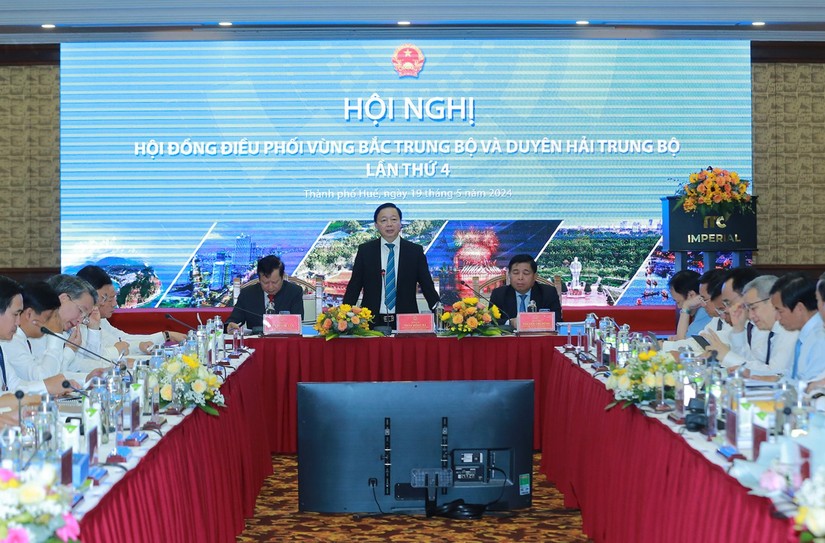 Ph&oacute; Phiên bản chính thức của 555Win Trần Hồng H&agrave; chủ tr&igrave; phi&ecirc;n họp lần thứ tư của Hội đồng điều phối v&ugrave;ng Bắc Trung Bộ v&agrave; duy&ecirc;n hải miền Trung. Ảnh: VGP.
