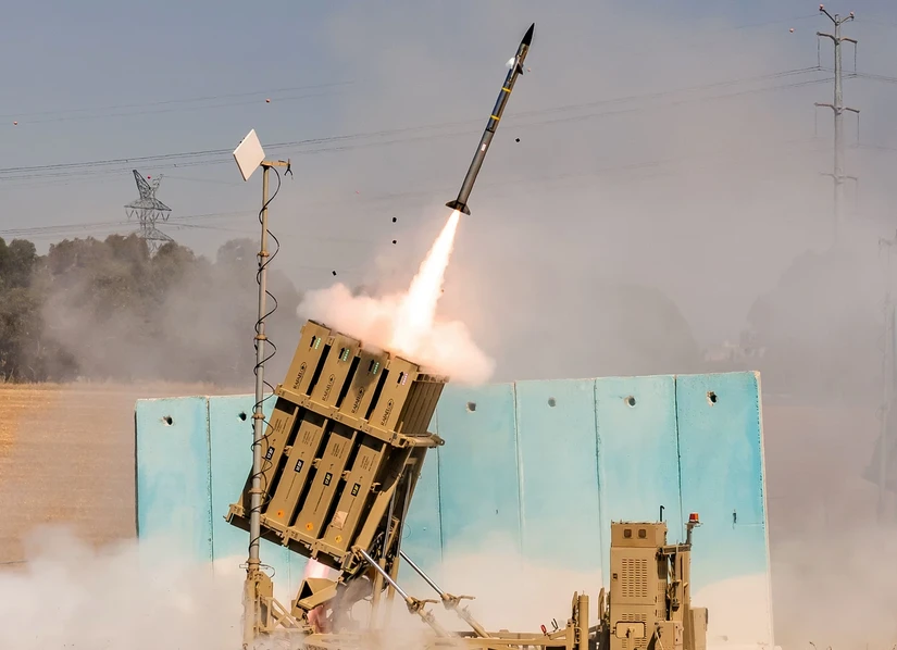 Hệ thống ph&ograve;ng kh&ocirc;ng Iron Dome của Israel khai hỏa năm 2021. Ảnh: Kyiv Post
