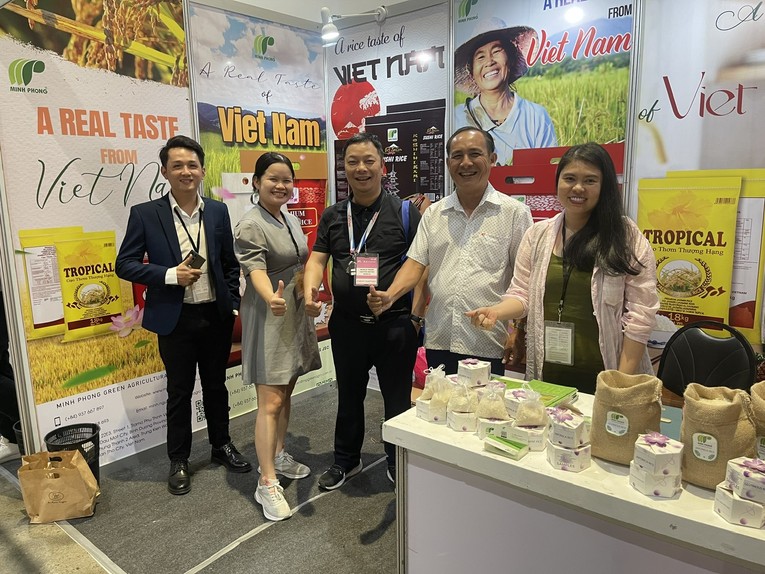 Gian h&agrave;ng của Trang Nhà Cái 555win.com - Đăng Nhập +555k Việt Nam tham gia quảng b&aacute; tại Philippines. Ảnh: Thương vụ Đại sứ qu&aacute;n Việt Nam tại Philippines