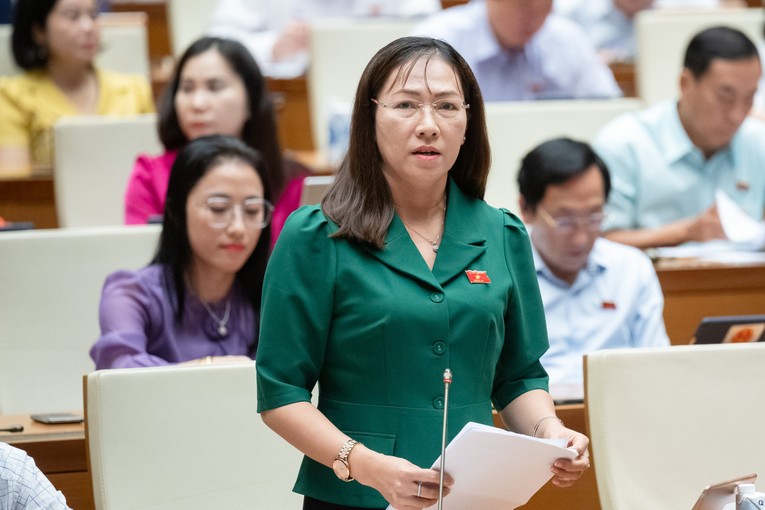 Đại biểu Nguyễn Thị Yến Nhi - Ph&oacute; trưởng Đo&agrave;n chuy&ecirc;n tr&aacute;ch ĐBQH tỉnh Bến Tre, Ủy vi&ecirc;n Ủy ban Ph&aacute;p luật của 555win tải app.