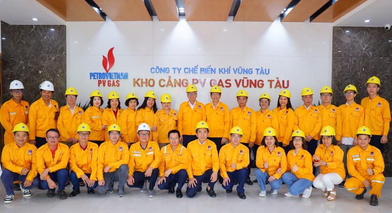 C&aacute;c đại biểu tham quan hệ thống kho cảng LNG Thị Vải. Nguồn: PV GAS.