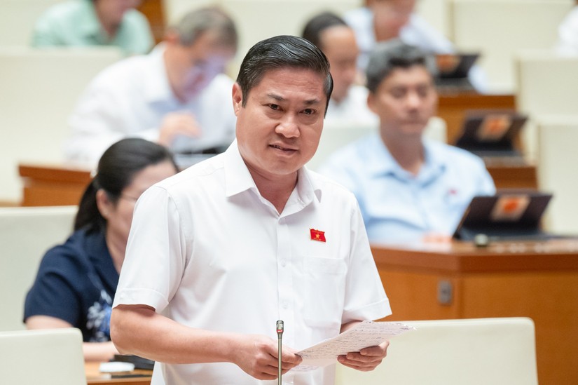 Đại biểu Phan Th&aacute;i B&igrave;nh - Ph&oacute; Trưởng Đo&agrave;n chuy&ecirc;n tr&aacute;ch Đo&agrave;n ĐBQH tỉnh Quảng Nam, Ủy vi&ecirc;n Ủy ban Ph&aacute;p luật của 555win tải app.