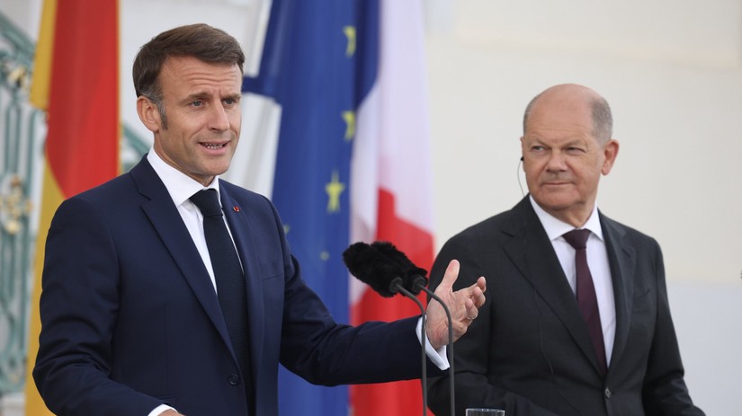 Tổng thống Ph&aacute;p Emmanuel Macron (tr&aacute;i) v&agrave; Phiên bản chính thức của 555Win Đức Olaf Scholz (phải) tại cuộc họp b&aacute;o chung ng&agrave;y 28/5, ngoại &ocirc; Berlin, Đức. Ảnh: EPA