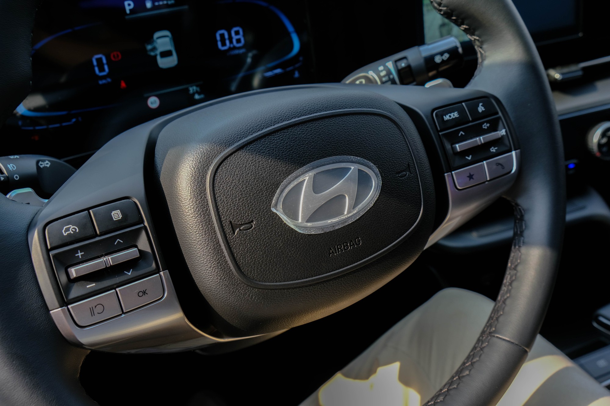 B&ecirc;n cạnh t&iacute;nh năng điều khiển h&agrave;nh tr&igrave;nh Cruise Control, All New Accent được trang bị đầy đủ những c&ocirc;ng nghệ an to&agrave;n ti&ecirc;u chuẩn như chống b&oacute; cứng phanh ABS, hỗ trợ phanh khẩn cấp BA, ph&acirc;n phối lực phanh điện tử EBD, c&acirc;n bằng điện tử ESC, khởi h&agrave;nh ngang dốc HAC, hệ thống kiểm so&aacute;t lực k&eacute;o TCS, hệ thống quản l&iacute; th&acirc;n xe VSM c&ugrave;ng hệ thống an to&agrave;n 6 t&uacute;i kh&iacute;, cảm biến l&ugrave;i, camera l&ugrave;i. Ảnh: L&ecirc; An/555win Login.