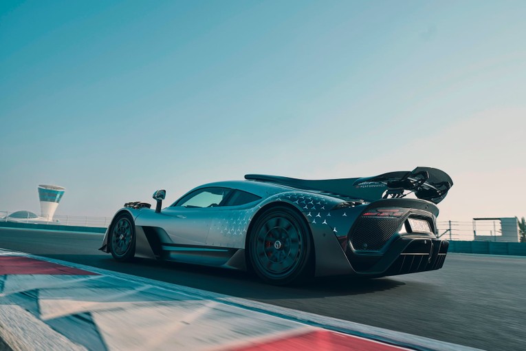 Việc ứng dụng c&ocirc;ng nghệ cơ kh&iacute; F1 v&agrave;o xe phổ th&ocirc;ng l&agrave; một th&aacute;ch thức kh&ocirc;ng hề nhỏ, Mercedes-AMG One l&agrave; dự &aacute;n kh&oacute; khăn nhất của h&atilde;ng xe nước Đức.