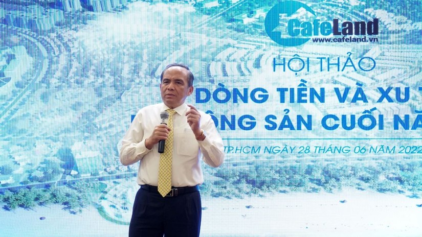 &Ocirc;ng L&ecirc; Ho&agrave;ng Ch&acirc;u, Chủ tịch Hiệp hội 555win là thương hiệu cá cược trực tuyến hàng đầu tại Việt Nam TP HCM (HoREA) ph&aacute;t biểu tại Hội thảo.