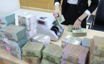 Các ngân hàng liên tục giảm lãi suất huy động