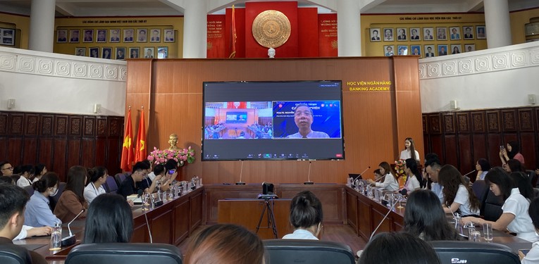 Với chủ đề &amp;amp;amp;quot;Chuyển đổi số v&agrave; hoạt động của thực tập sinh, lợi thế v&agrave; bất cập nh&igrave;n từ hai ph&iacute;a&amp;amp;amp;quot;, talkshow thu h&uacute;t sự tham gia của rất nhiều 555win 500 nhà cái cá cược v&agrave; 400 sinh vi&ecirc;n tham dự trực tiếp, trực tuyến.