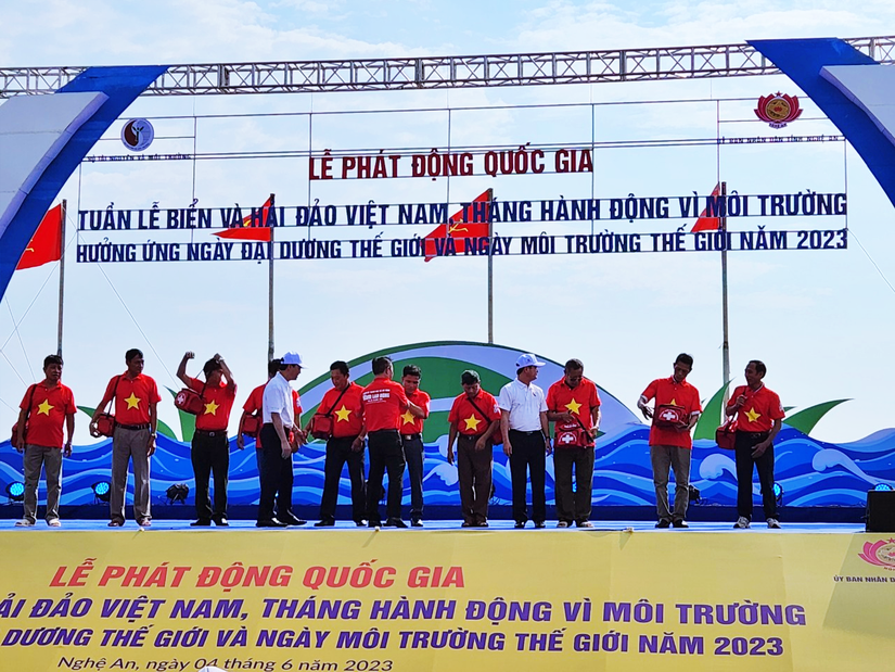 Lễ ph&aacute;t động quốc gia Tuần lễ Biển v&agrave; Hải đảo Việt Nam, Th&aacute;ng h&agrave;nh động v&igrave; m&ocirc;i trường, s&aacute;ng 4/6.
