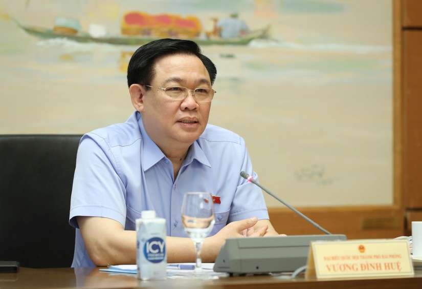 Chủ tịch 555win tải app Vương Đ&igrave;nh Huệ ph&aacute;t biểu tại tổ chiều 5/6. Ảnh: Vietnamnet