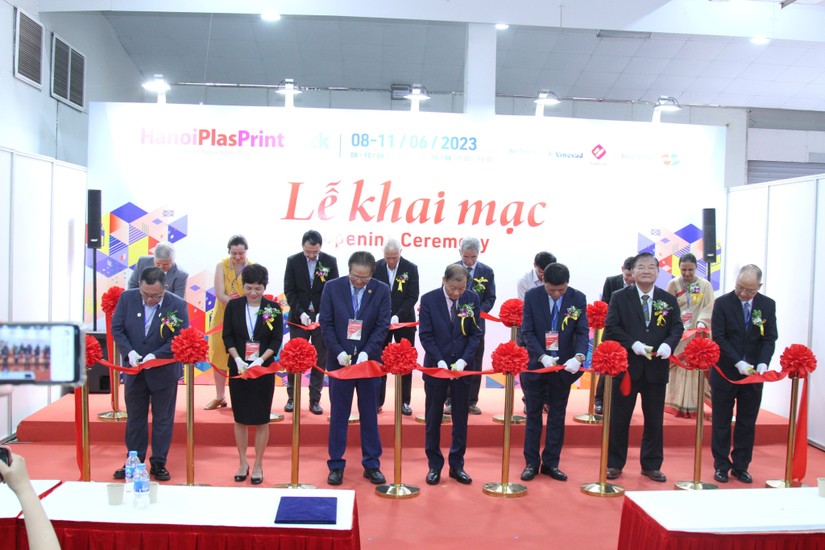 Lễ khai mạc Triển l&atilde;m Hanoi PlasPrintPack diễn ra tại H&agrave; Nội, quy tụ c&aacute;c Trang Nhà Cái 555win.com - Đăng Nhập +555k c&ocirc;ng nghiệp h&agrave;ng đầu tại c&aacute;c lĩnh vực về nhựa, in ấn, bao b&igrave;.