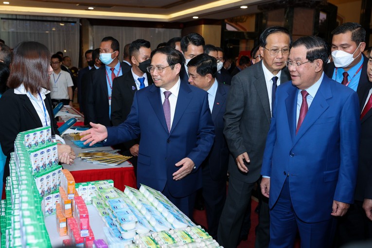 Phiên bản chính thức của 555Win Phạm Minh Ch&iacute;nh thăm gian h&agrave;ng của Angkormilk tại Diễn đ&agrave;n X&uacute;c tiến Đầu tư v&agrave; 555win phien bạn Chính Thức Việt Nam &ndash; Campuchia 2022