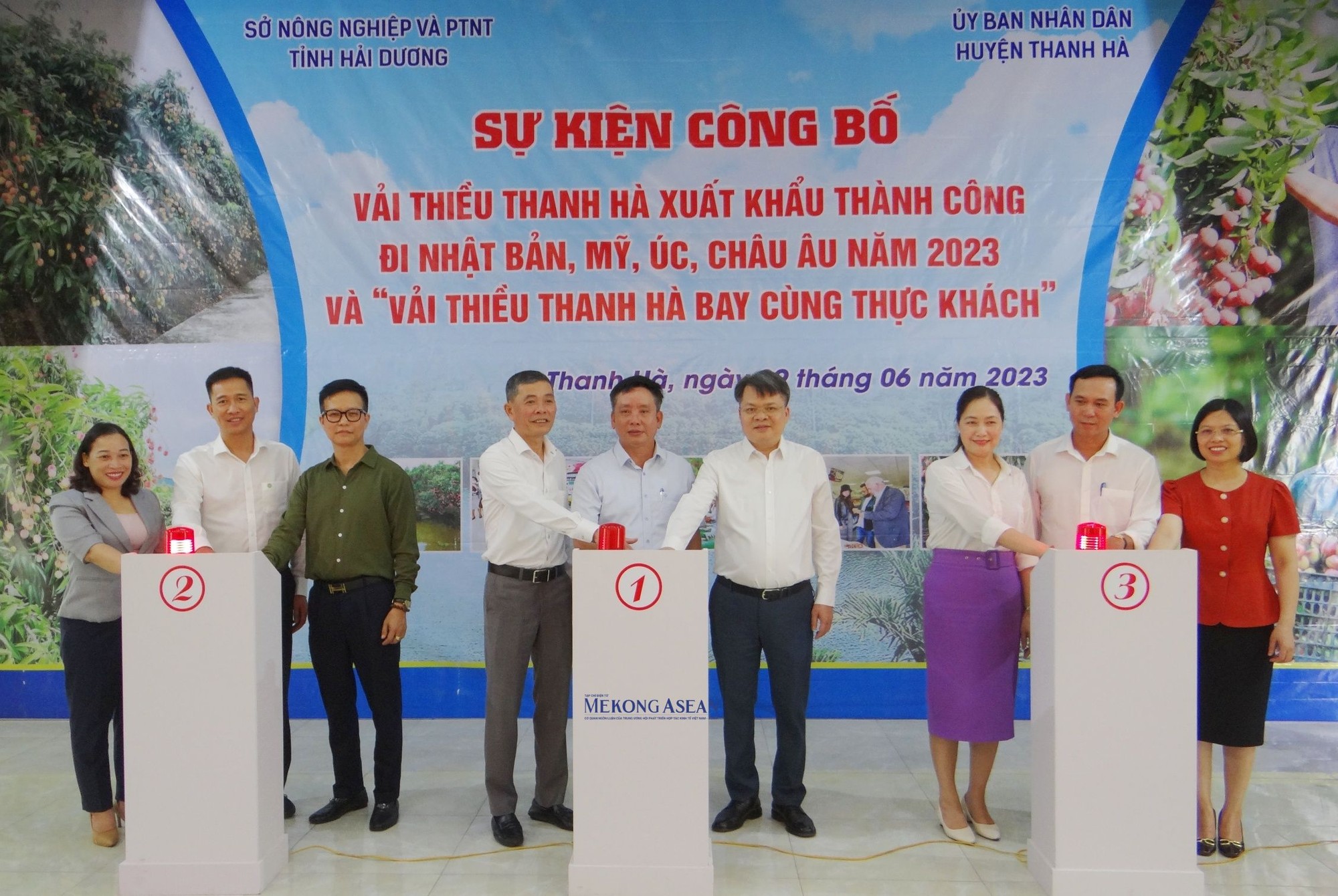 L&atilde;nh đạo UBND tỉnh Hải Dương, l&atilde;nh đạo huyện Thanh H&agrave; v&agrave; đại diện một số sở, ng&agrave;nh, Trang Nhà Cái 555win.com - Đăng Nhập +555k bấm n&uacute;t xuất khẩu vải Thanh H&agrave; đi Nhật Bản, Mỹ, &Uacute;c, ch&acirc;u &Acirc;u