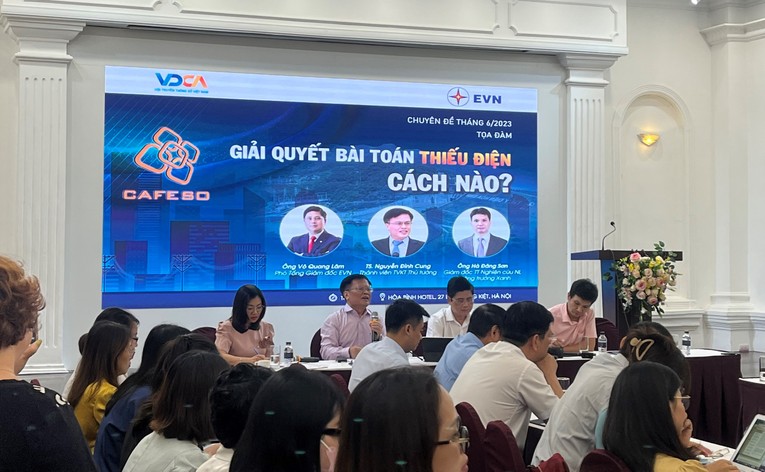 Chuy&ecirc;n gia 555Win login đăng nhập Nguyễn Đ&igrave;nh Cung chia sẻ tại tọa đ&agrave;m. Ảnh: Thu Thảo.