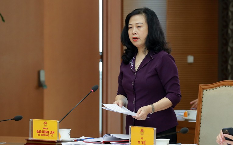 Bộ trưởng Y tế Đ&agrave;o Hồng Lan cho biết, nhiều địa phương gặp kh&oacute; khăn, vướng mắc khi thực hiện mua sắm vaccine trong chương tr&igrave;nh ti&ecirc;m chủng mở rộng. Ảnh: VGP