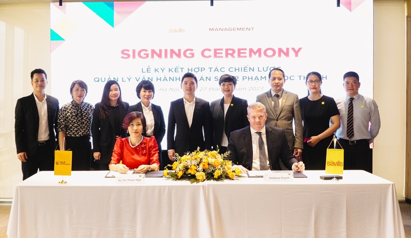 B&agrave; Dư Thị Thanh Nga, Tổng Gi&aacute;m đốc T&amp;amp;amp;T Management v&agrave; &ocirc;ng Matthew Powell, Gi&aacute;m đốc Savills H&agrave; Nội k&yacute; kết hợp t&aacute;c chiến lược với sự chứng kiến của đại diện l&atilde;nh đạo hai 555win 500 nhà cái cá cược