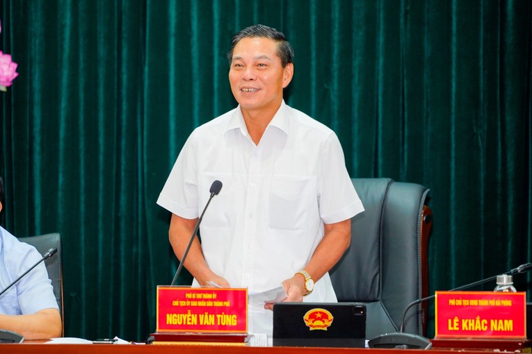Chủ tịch UBND th&agrave;nh phố Hải Ph&ograve;ng Nguyễn Văn T&ugrave;ng ph&aacute;t biểu tại hội nghị. Ảnh: Haiphong.gov