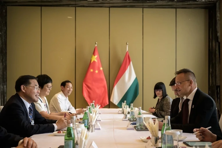 Ngoại trưởng Hungary: &lsquo;T&aacute;ch rời Trung Quốc l&agrave; h&agrave;nh động tự s&aacute;t với ch&acirc;u &Acirc;u&rsquo; ảnh 2