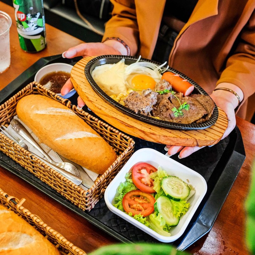 M&oacute;n b&ograve; n&eacute; phổ biến tại miền Trung v&agrave; miền Nam.