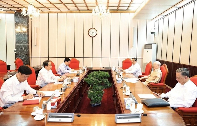 Tham dự cuộc họp c&ograve;n c&oacute; Thường trực Ban B&iacute; thư Lương Cường, Ch&aacute;nh Văn ph&ograve;ng Trung ương Đảng Nguyễn Duy Ngọc. Ảnh: TTXVN