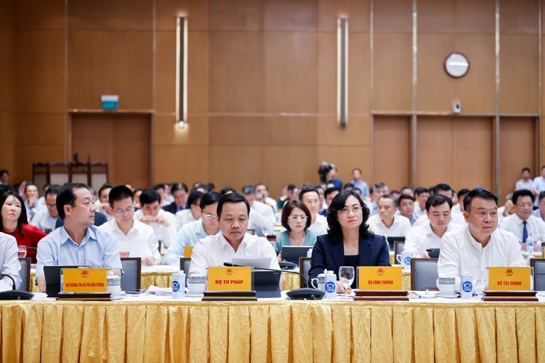 Đại diện c&aacute;c Bộ ng&agrave;nh tại hội nghị. Ảnh: VGP.